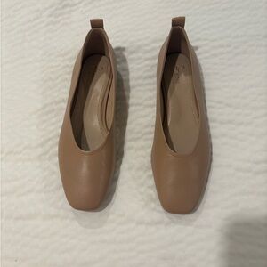 Naturalizer Tan Loafers for Timeless Comfort